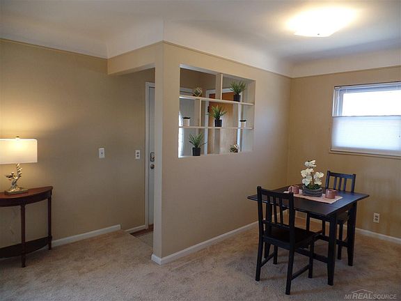 5th image of 27122 Barkman St