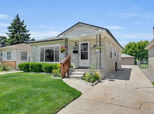 28917 Maple St, Roseville, MI 48066