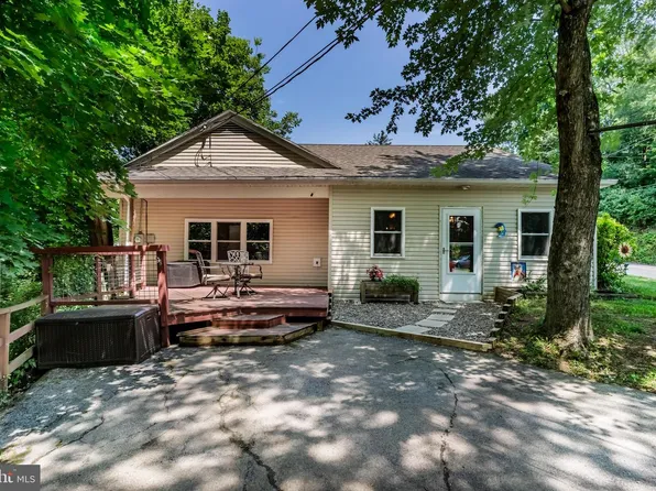 69 Pine Hill Rd, Enola, PA 17025