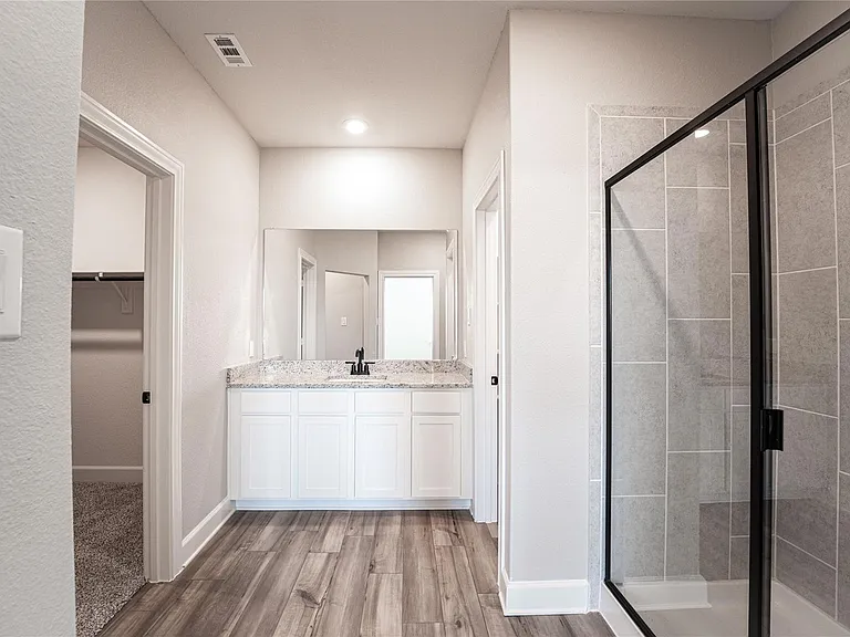 905 Calhoun Dr — Photo 8