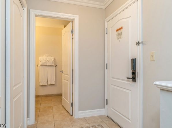 2 Chamonix Dr BLDG 2 #229, Vernon Twp., NJ 07462