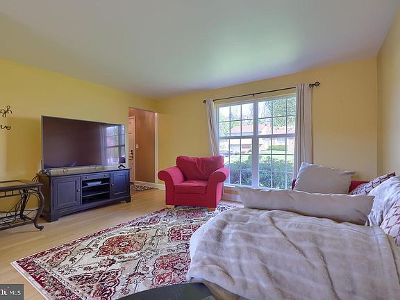 5th image of 722 Saint Johns Pl