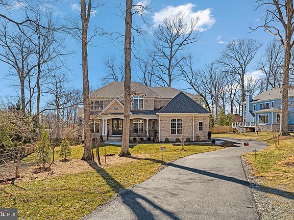 4th image of 8619 Redwood Dr
