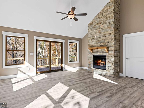 4th image of 1054 Lakeland Dr