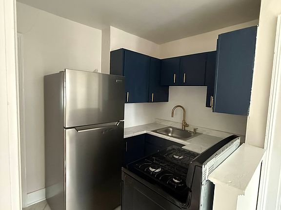 3rd image of 3539 Saint Charles Ave #H