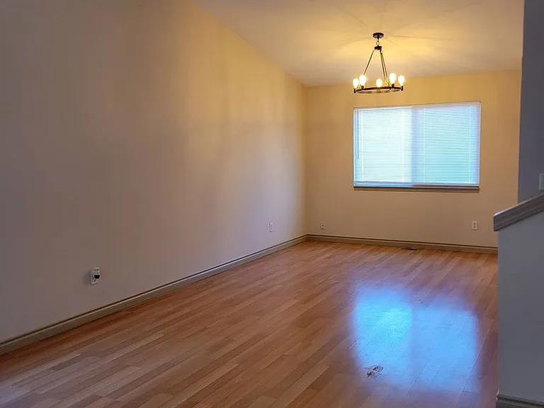 412 Alexander St NE — Photo 6