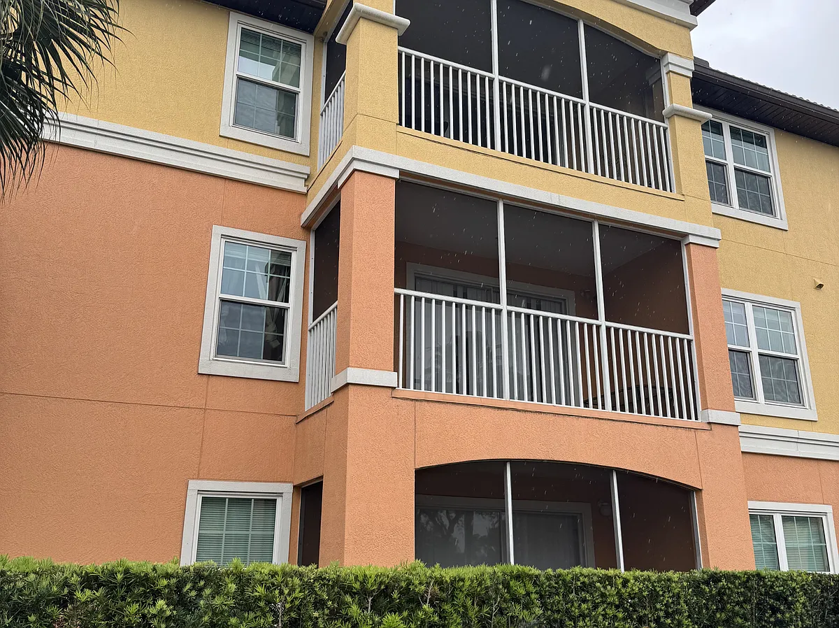 Building Photo - 5483 Vineland Rd #10201