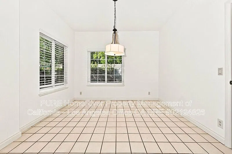 4 bed, 3.0 bath, 2420 sqft, $5,125 — Photo 4