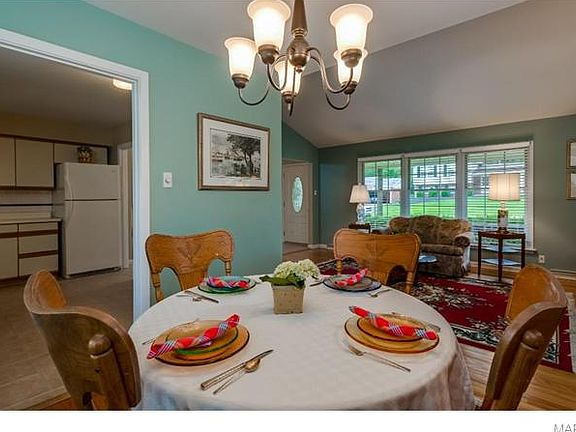 4th image of 1134 Albany Ct
