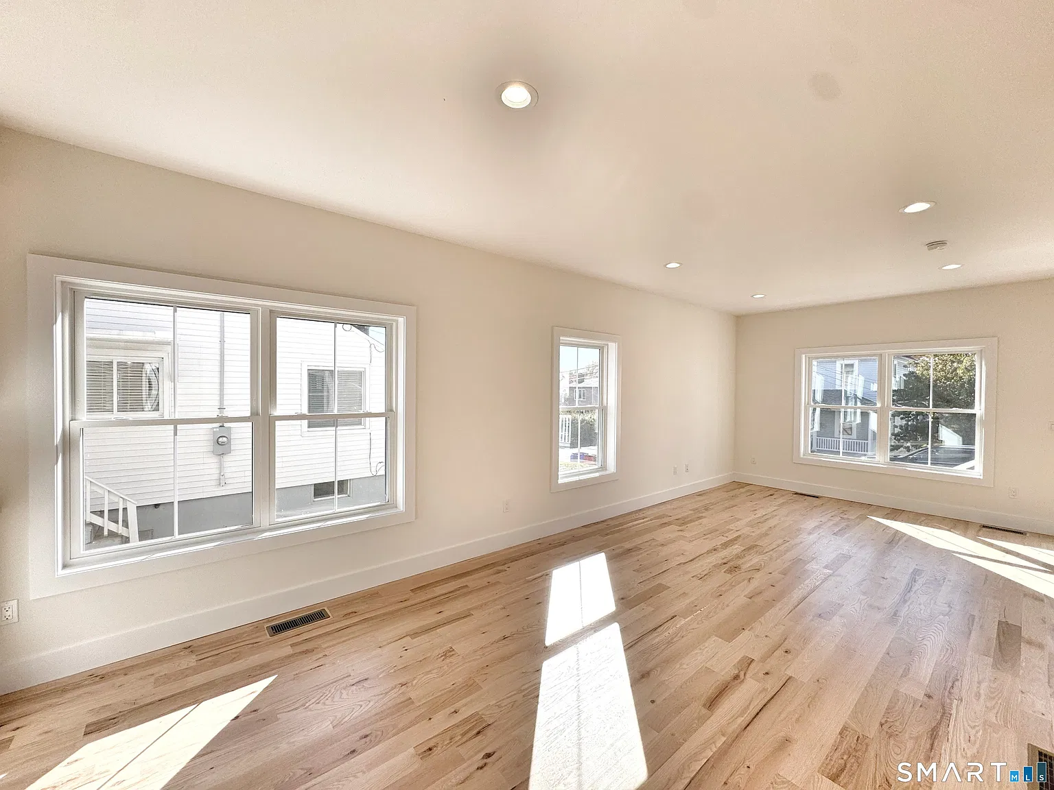 3 bed, 2.5 bath, 1600 sqft, $3,850 — Photo 3