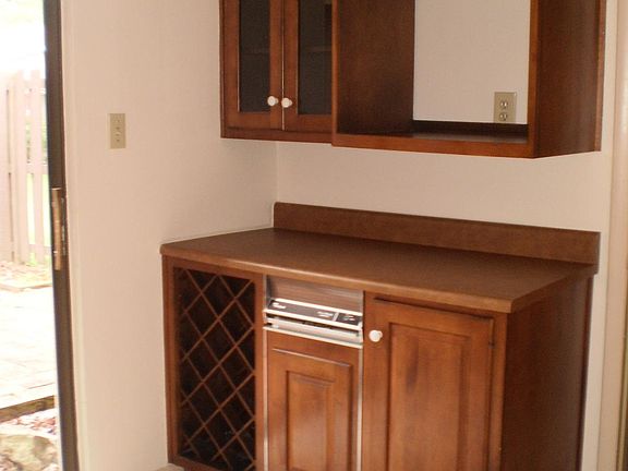 Microwave/ bar in kitchen