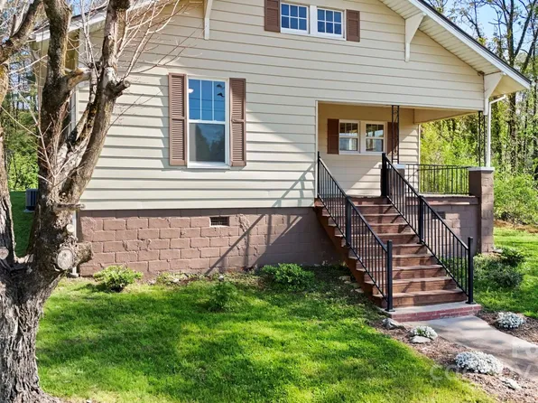 1211 College Ave SW, Lenoir, NC 28645