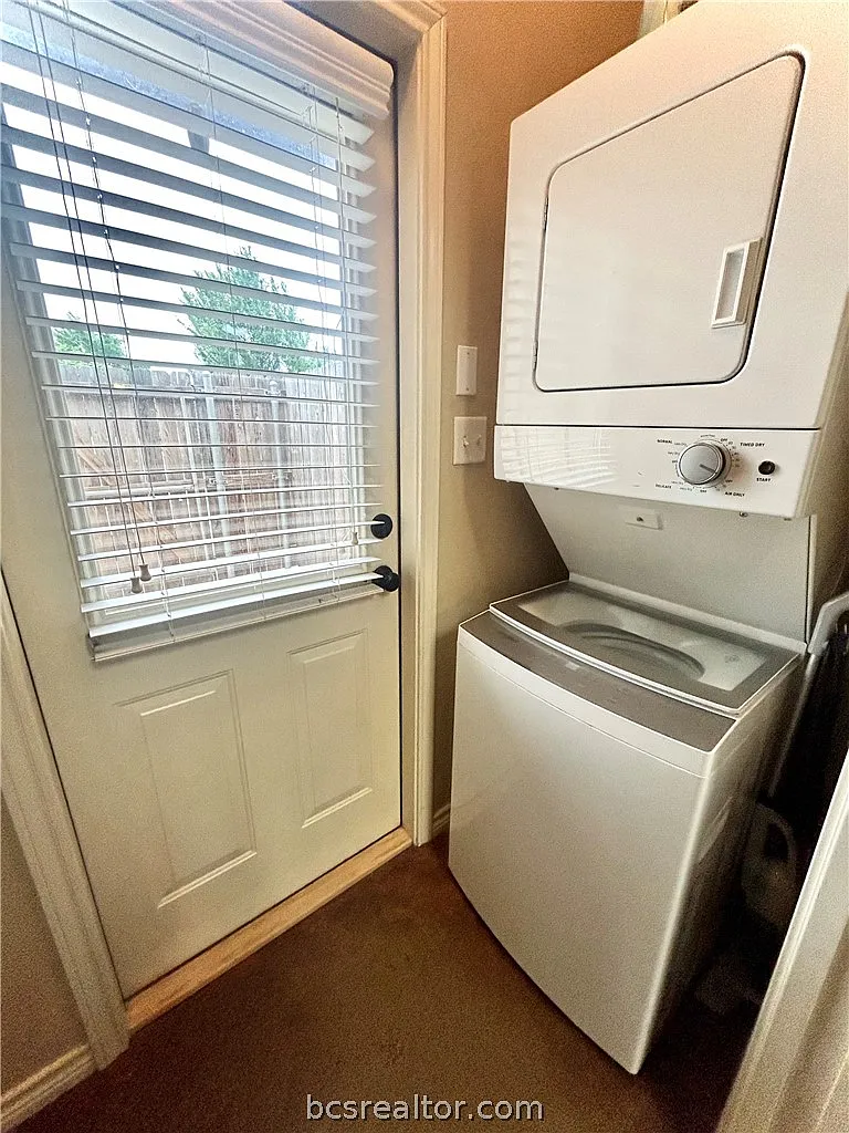 3 bed, 1267 sqft, $1,950 — Photo 2