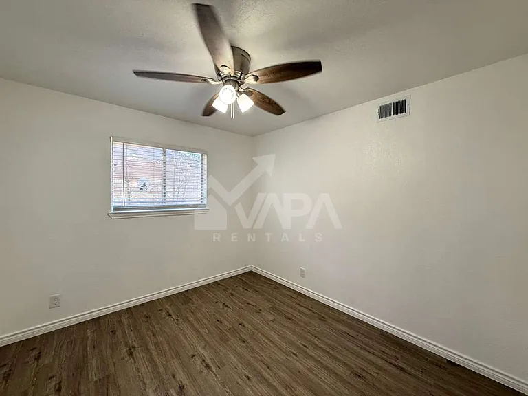 317 E Lindbergh Blvd — Photo 11