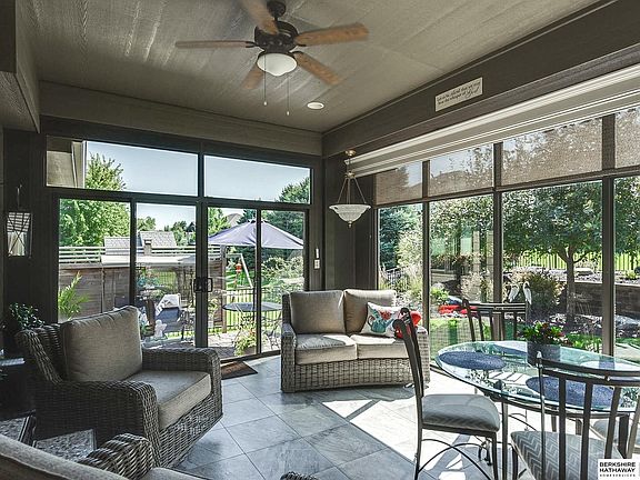 3rd image of 708 S 200th St