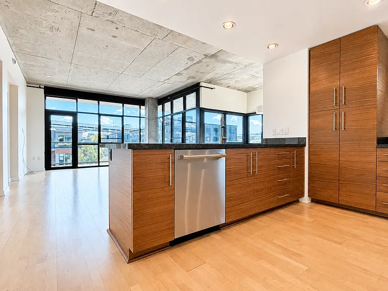 1830 NW Riverscape St #403 — Photo 2