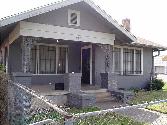 2nd image of 900 E Jefferson Ave