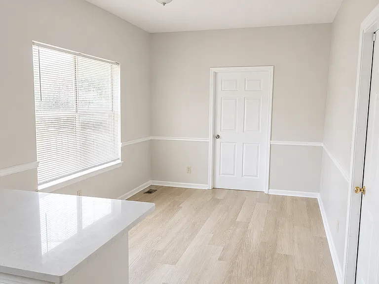 127 Amberwood Dr — Photo 5