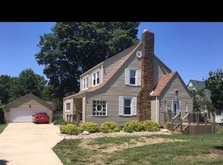 1513 N 8th St, Pekin, IL 61554