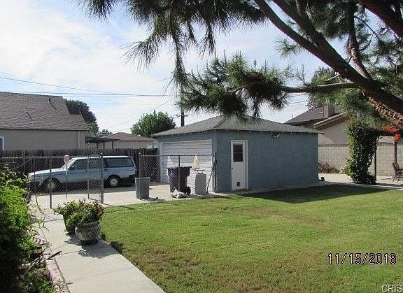 4th image of 4821 Blackthorne Ave
