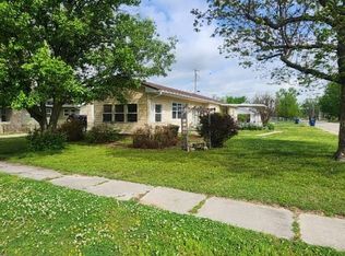 1443 Cleveland Ave, Baxter Springs, KS 66713