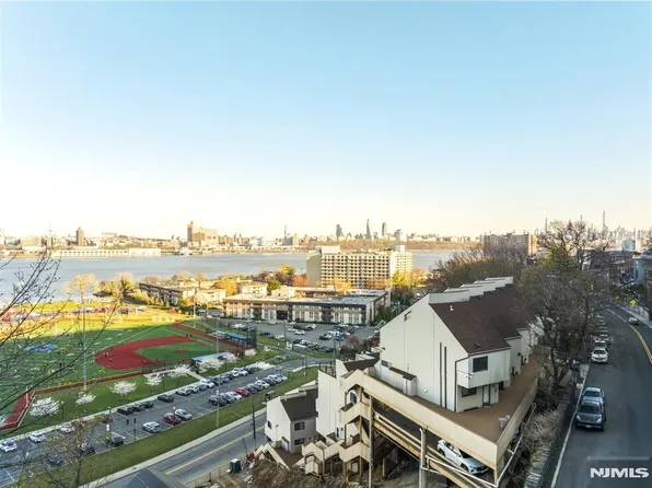 101 Route 5 APT 304, Edgewater, NJ 07020