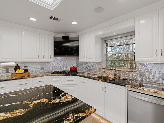 2nd image of 9002 Meadowknoll Dr