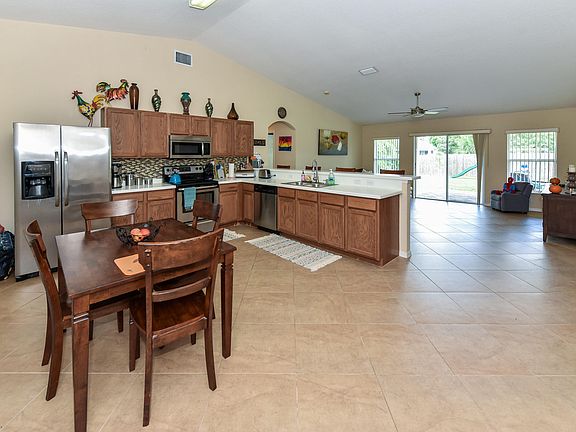 4th image of 539 NW North Macedo Blvd