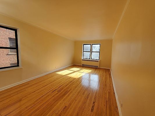 5th image of 910 Sheridan Ave APT 4J