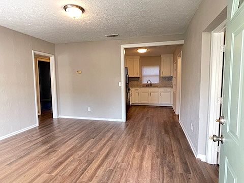 4th image of 1515 Parkwood St