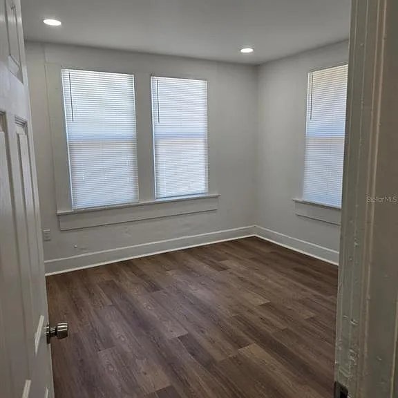 709 E James St — Photo 10
