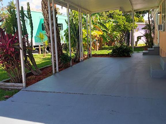 2nd image of 1064 N Tamiami Trl #44