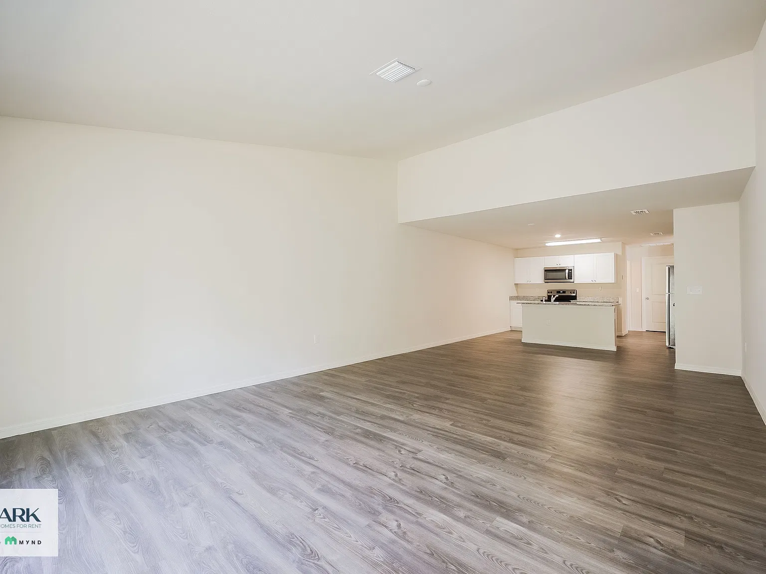 3 bed, 2.0 bath, 1400 sqft, $1,570 — Photo 3