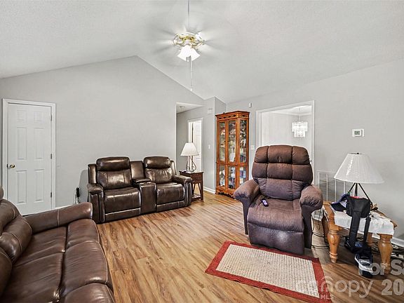 4th image of 1401 Gordon Rd