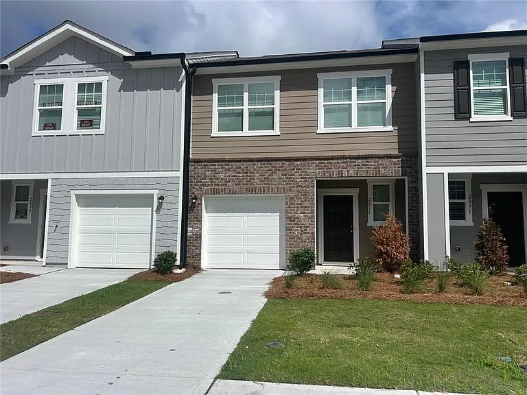 2095 Emerson Dr — Photo 1