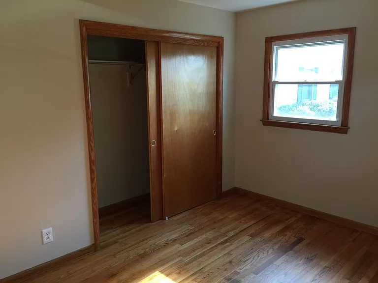 251 Brenton Dr — Photo 6