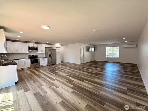 4th image of 117 N Wynoochee Drive SW