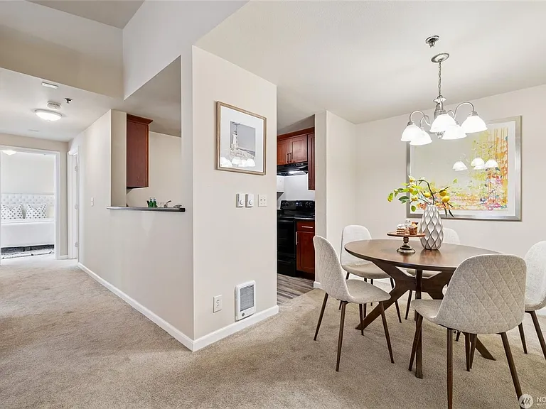 975 Aberdeen Ave NE #E301 — Photo 6