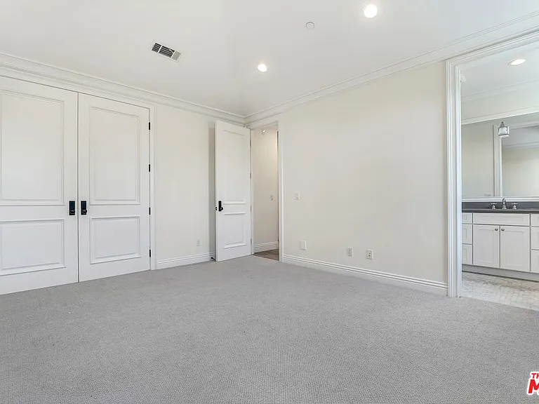 11540 Clover Ave — Photo 41