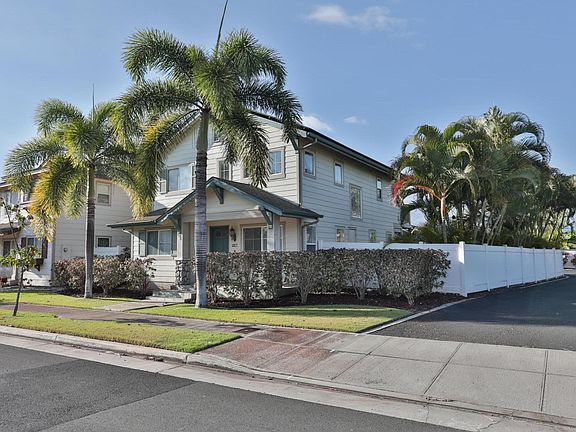 Corner lot on private driveway and privacy palms (landscaping services provided)