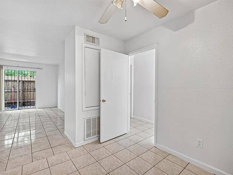 7200 Clarewood Dr #1904 — Photo 7