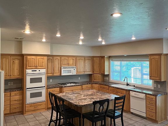 3rd image of 3820 Woodhaven Lane