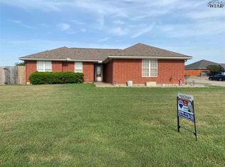 704 Bell Rd N, Iowa Park, TX 76367
