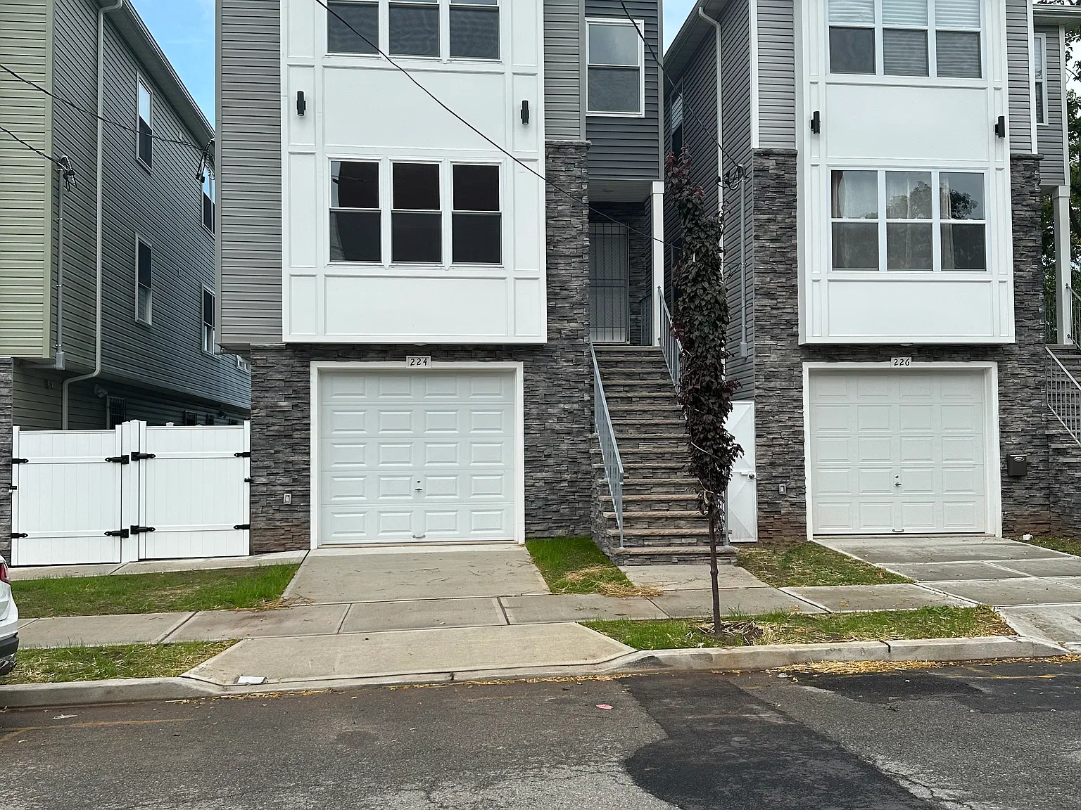3 bed, $2,750 — Photo 1