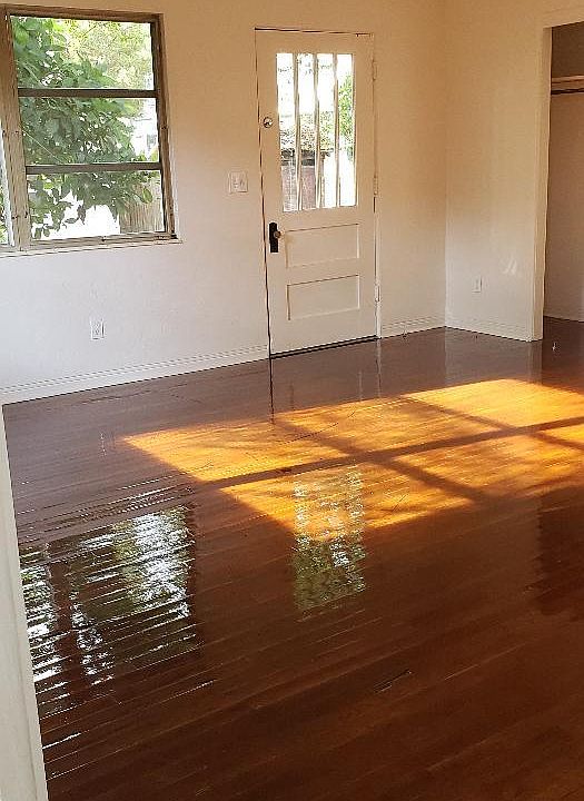 2nd image of 2919 Dartmouth Ave N #1/2