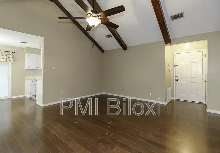 776 Whitney Dr — Photo 5