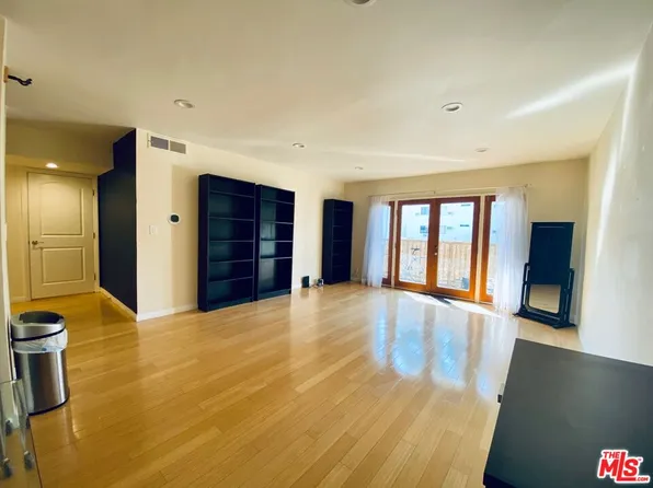 15344 Weddington St Unit 113, Van Nuys, CA 91411