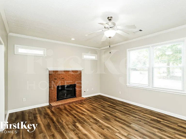 1717 Taylor Ave — Photo 3
