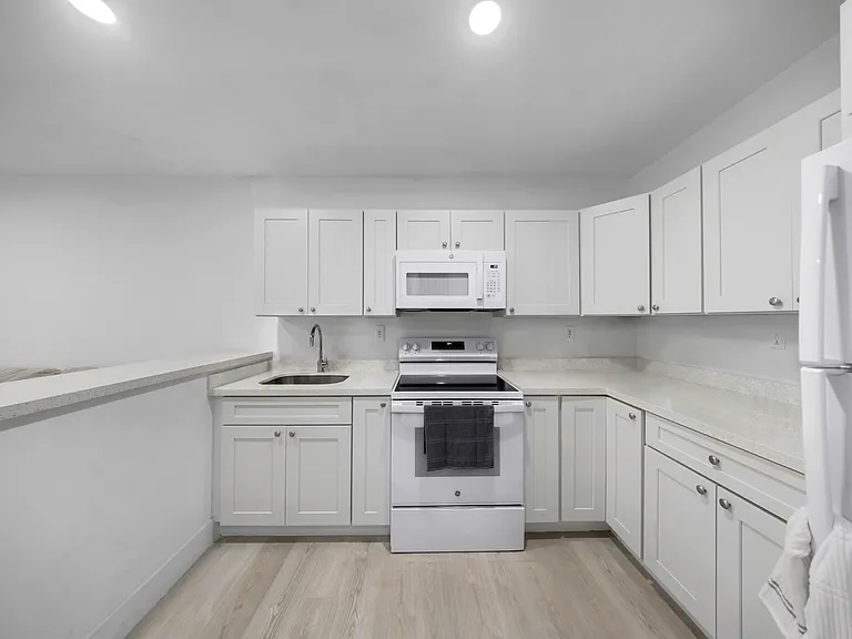 14500 NE 6th Ave — Photo 7
