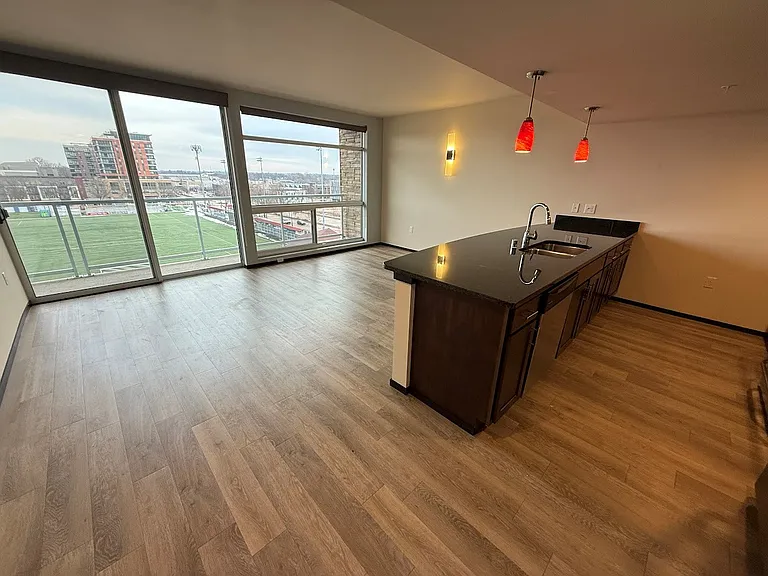 Galaxie High Rise Apartments — Photo 23